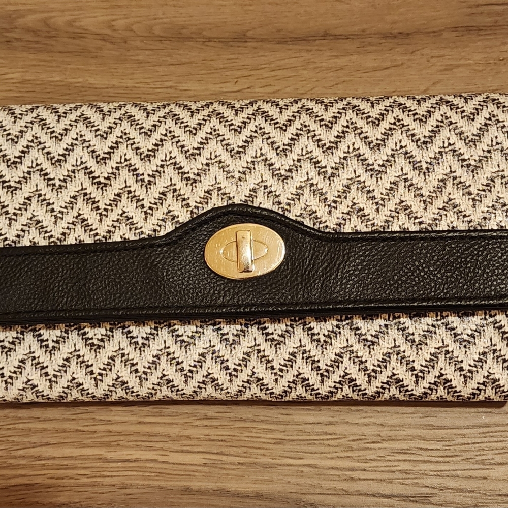 Buxton Long Wallet